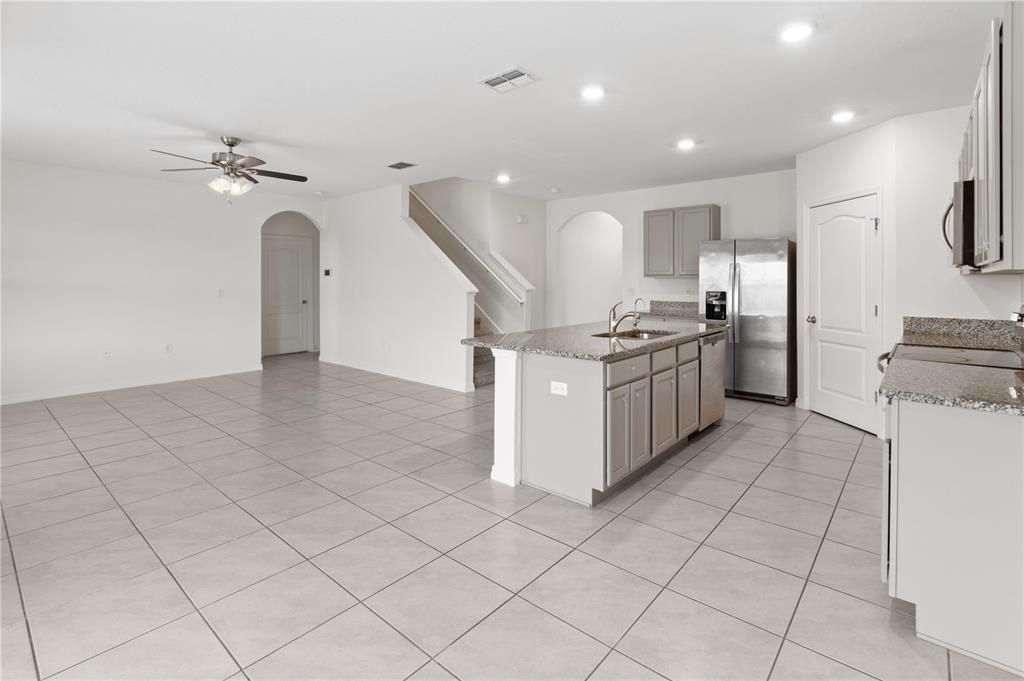 For Sale: $399,900 (6 beds, 3 baths, 2696 Square Feet)