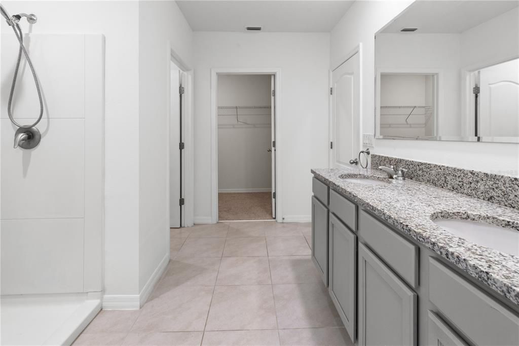 For Sale: $399,900 (6 beds, 3 baths, 2696 Square Feet)