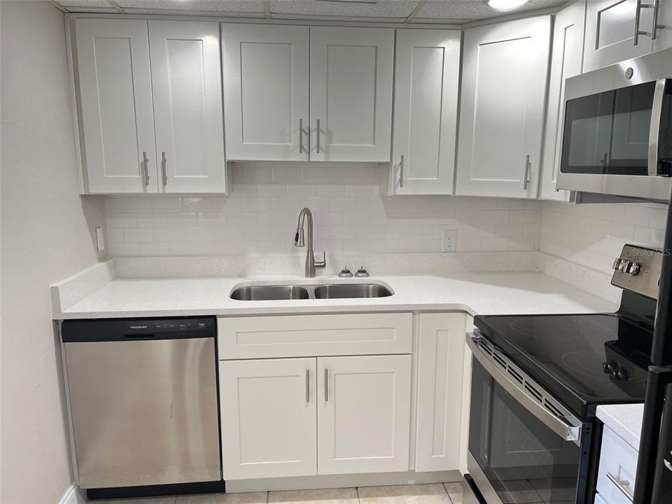 В аренду: $1,675 (2 спален, 2 ванн, 950 Квадратных фут)