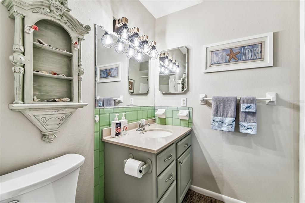 待售: $189,700 (1 贝兹, 1 浴室, 735 平方英尺)