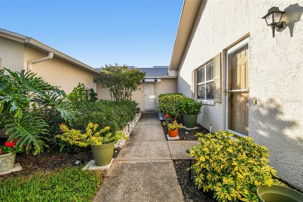 待售: $189,700 (1 贝兹, 1 浴室, 735 平方英尺)