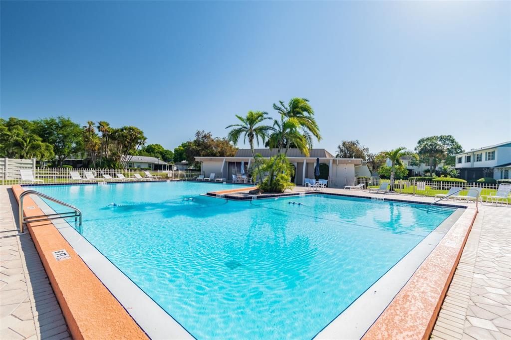 待售: $189,700 (1 贝兹, 1 浴室, 735 平方英尺)