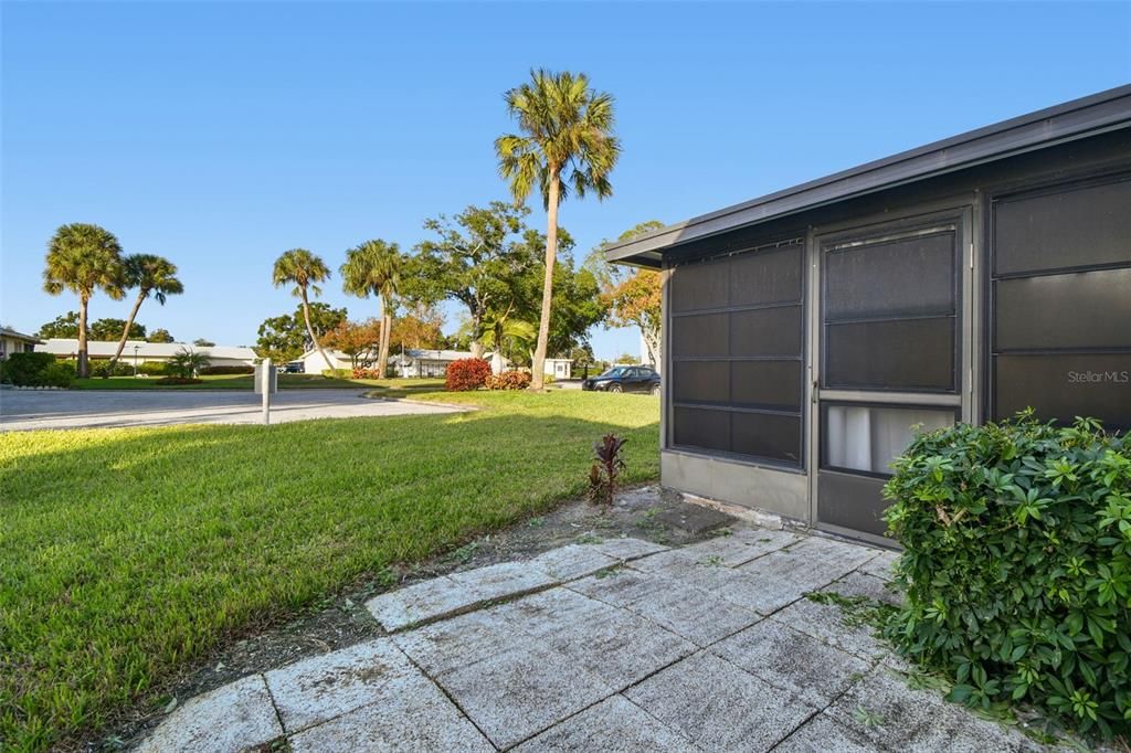 待售: $189,700 (1 贝兹, 1 浴室, 735 平方英尺)