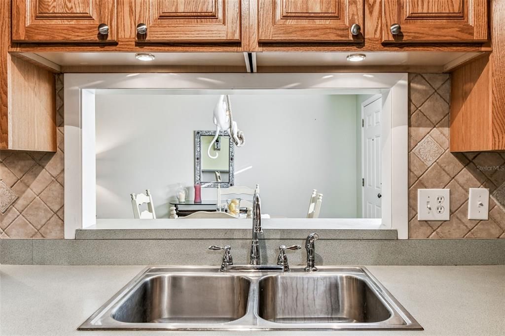 待售: $189,700 (1 贝兹, 1 浴室, 735 平方英尺)