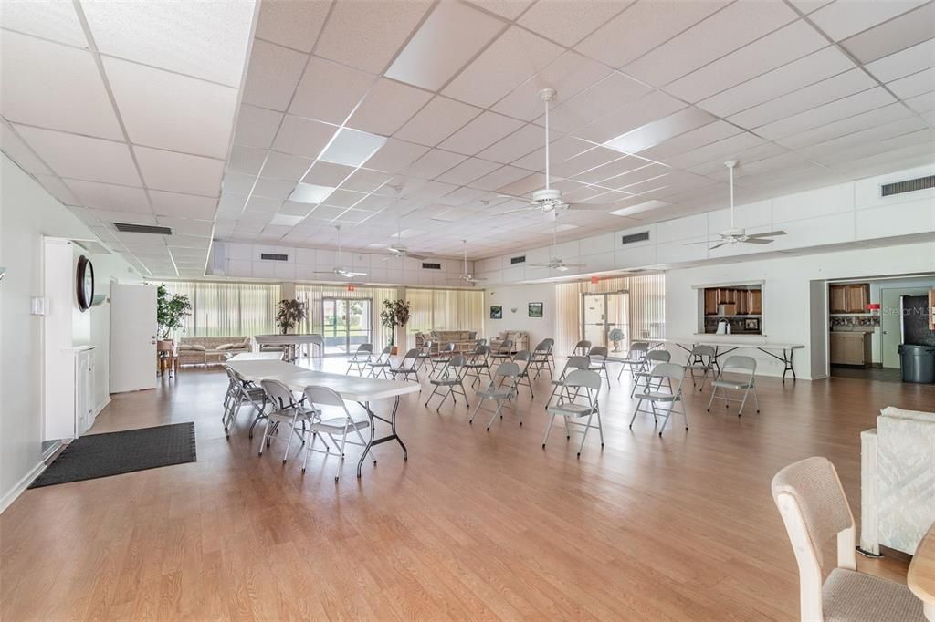 待售: $189,700 (1 贝兹, 1 浴室, 735 平方英尺)