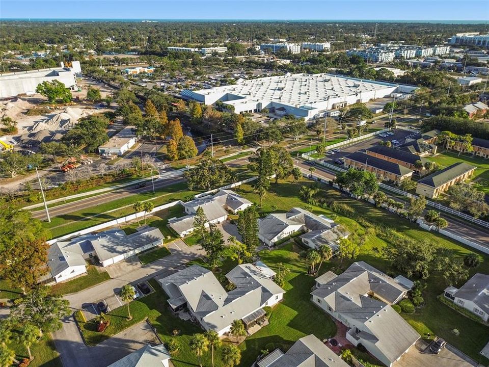 待售: $189,700 (1 贝兹, 1 浴室, 735 平方英尺)