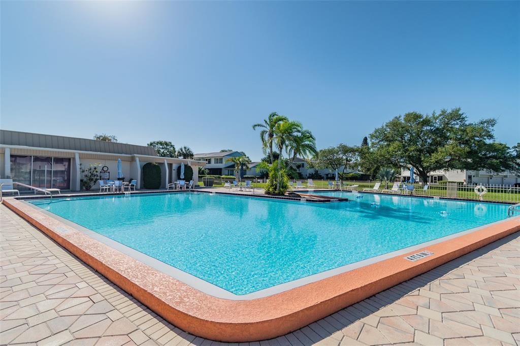 待售: $189,700 (1 贝兹, 1 浴室, 735 平方英尺)