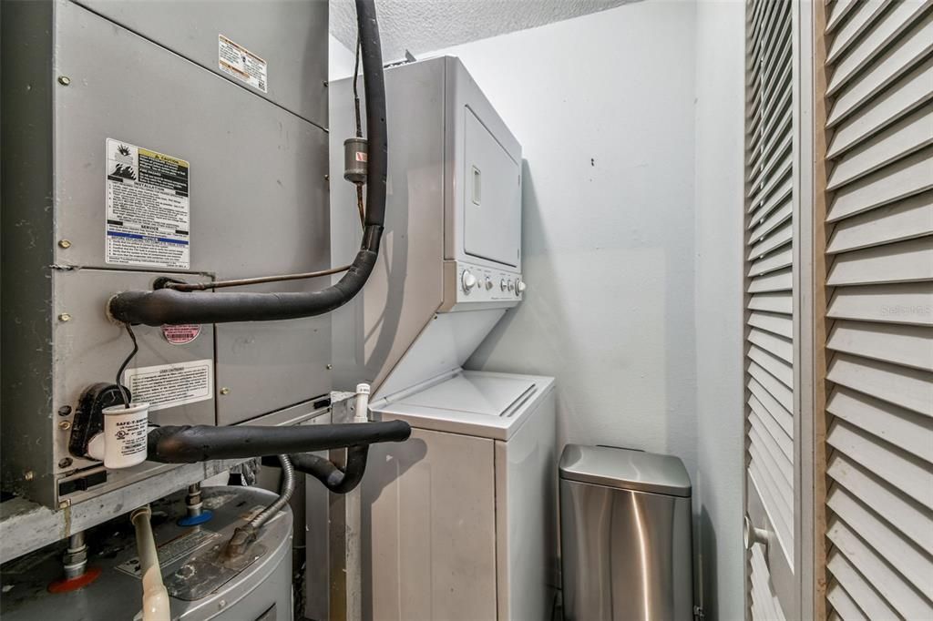 待售: $189,700 (1 贝兹, 1 浴室, 735 平方英尺)