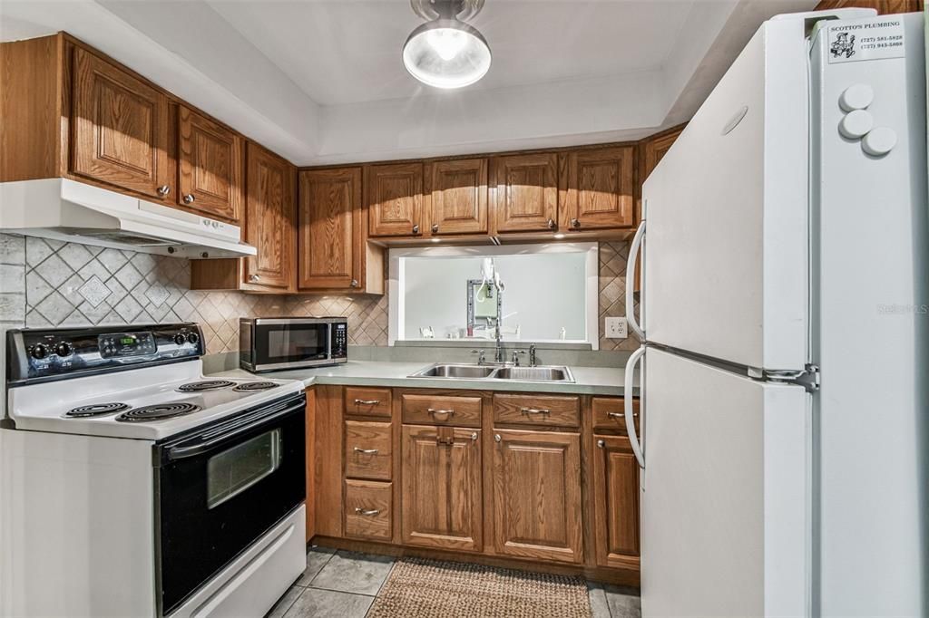 待售: $189,700 (1 贝兹, 1 浴室, 735 平方英尺)