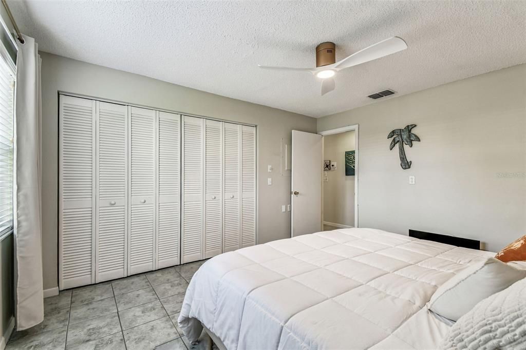 待售: $189,700 (1 贝兹, 1 浴室, 735 平方英尺)