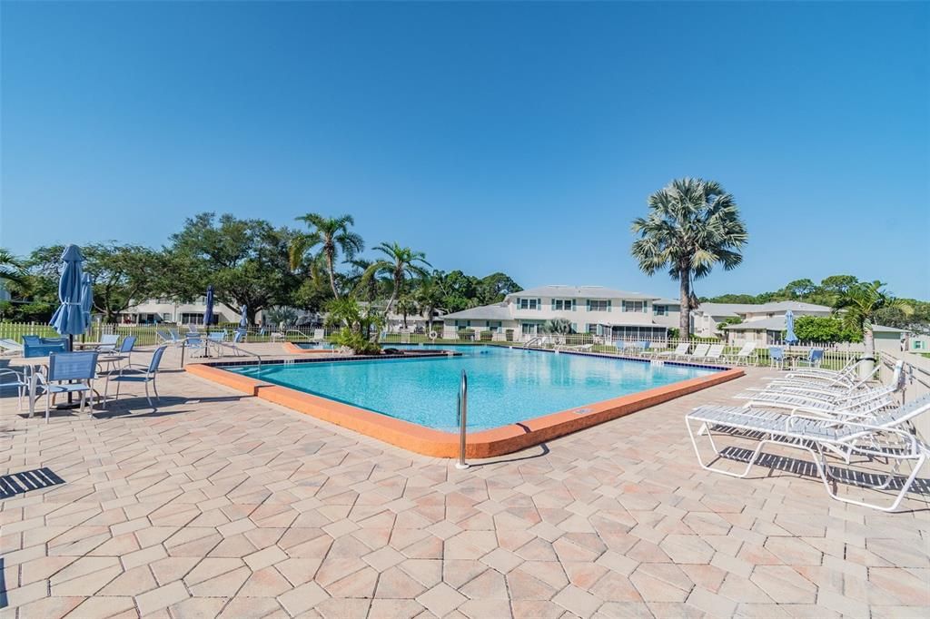 待售: $189,700 (1 贝兹, 1 浴室, 735 平方英尺)