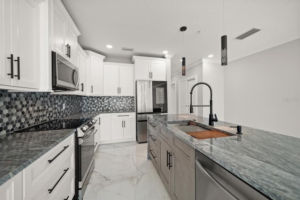 For Sale: $1,015,000 (3 beds, 2 baths, 1965 Square Feet)