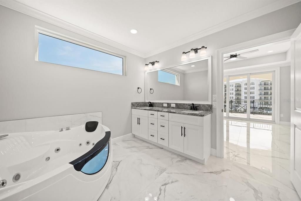 For Sale: $1,015,000 (3 beds, 2 baths, 1965 Square Feet)