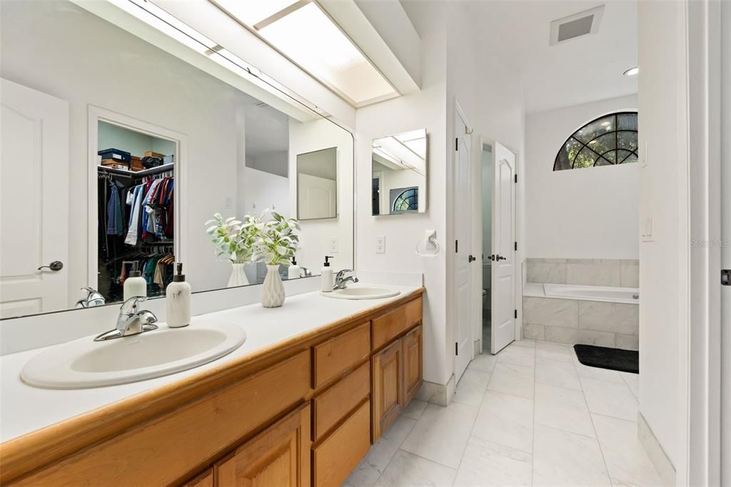 待售: $620,000 (4 贝兹, 3 浴室, 2540 平方英尺)