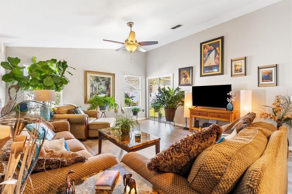 待售: $250,000 (2 贝兹, 2 浴室, 1122 平方英尺)