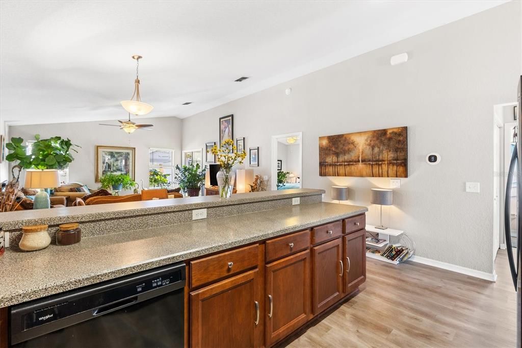 待售: $250,000 (2 贝兹, 2 浴室, 1122 平方英尺)