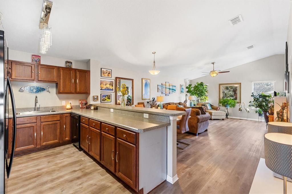 待售: $250,000 (2 贝兹, 2 浴室, 1122 平方英尺)