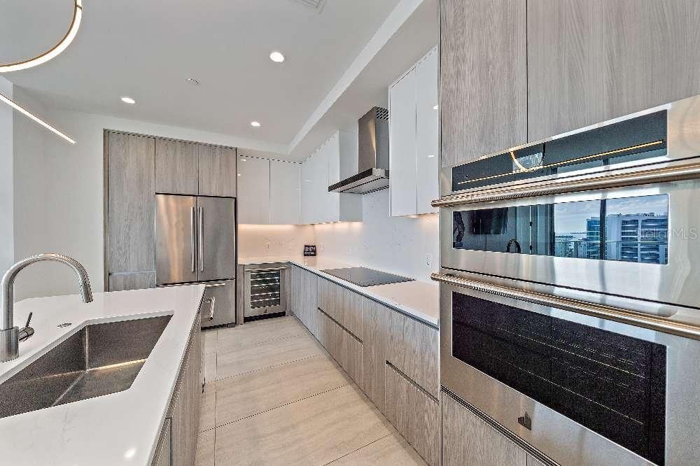 For Sale: $1,590,000 (2 beds, 2 baths, 1578 Square Feet)