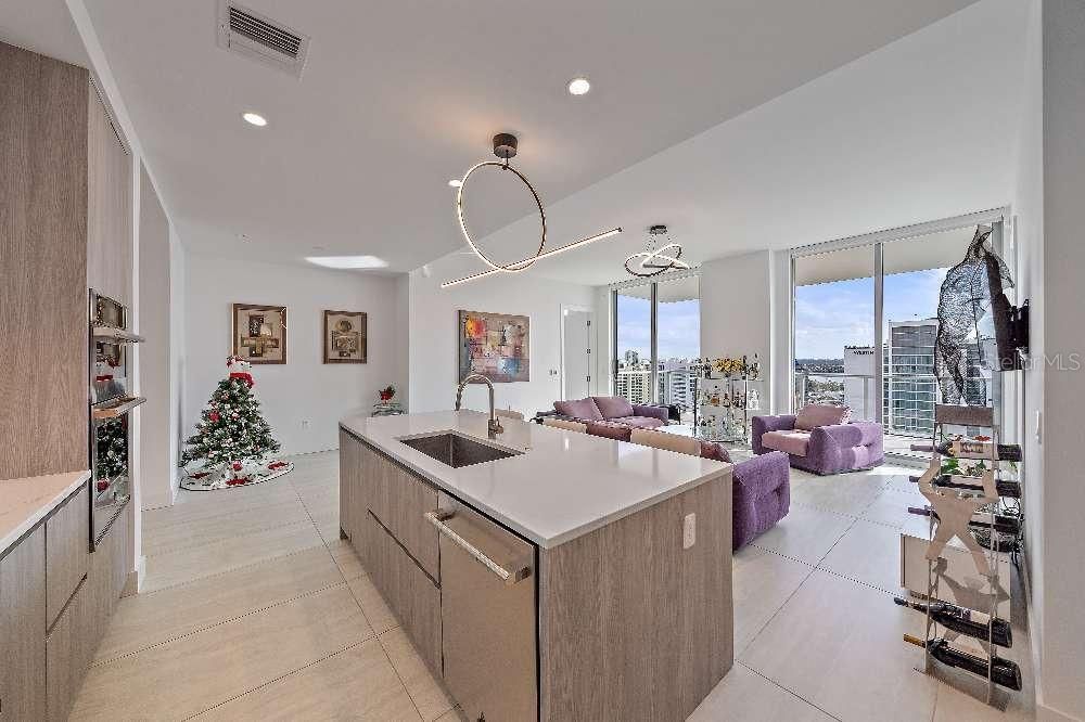 For Sale: $1,590,000 (2 beds, 2 baths, 1578 Square Feet)