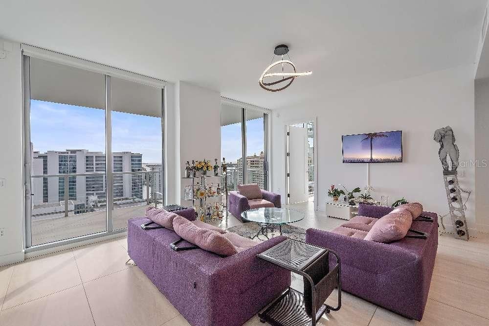 For Sale: $1,590,000 (2 beds, 2 baths, 1578 Square Feet)