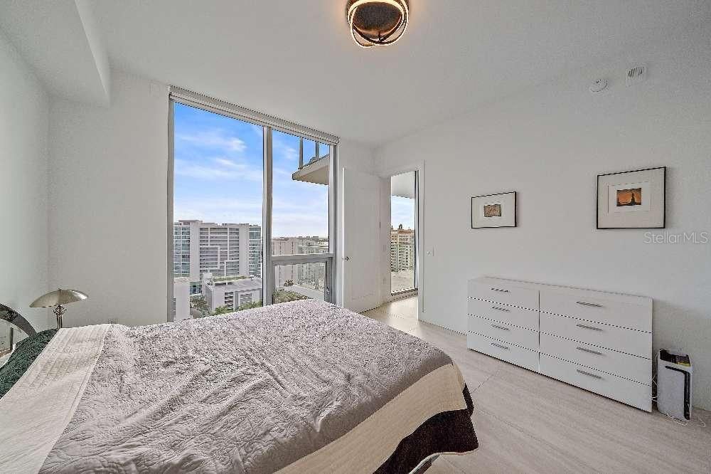 For Sale: $1,590,000 (2 beds, 2 baths, 1578 Square Feet)