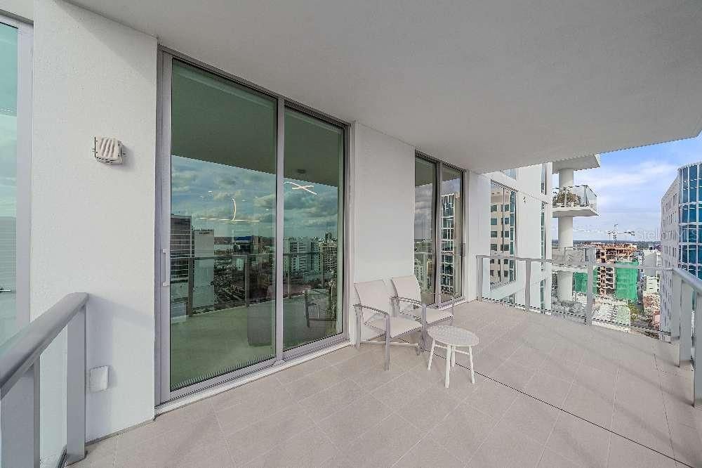 For Sale: $1,590,000 (2 beds, 2 baths, 1578 Square Feet)