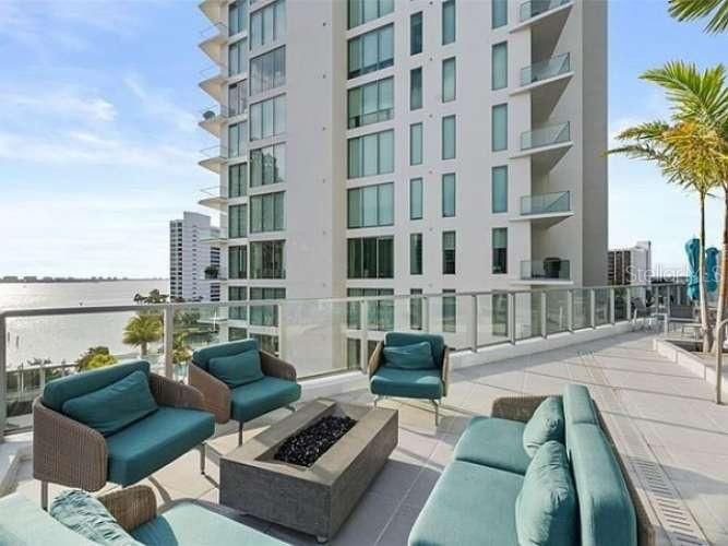 For Sale: $1,590,000 (2 beds, 2 baths, 1578 Square Feet)