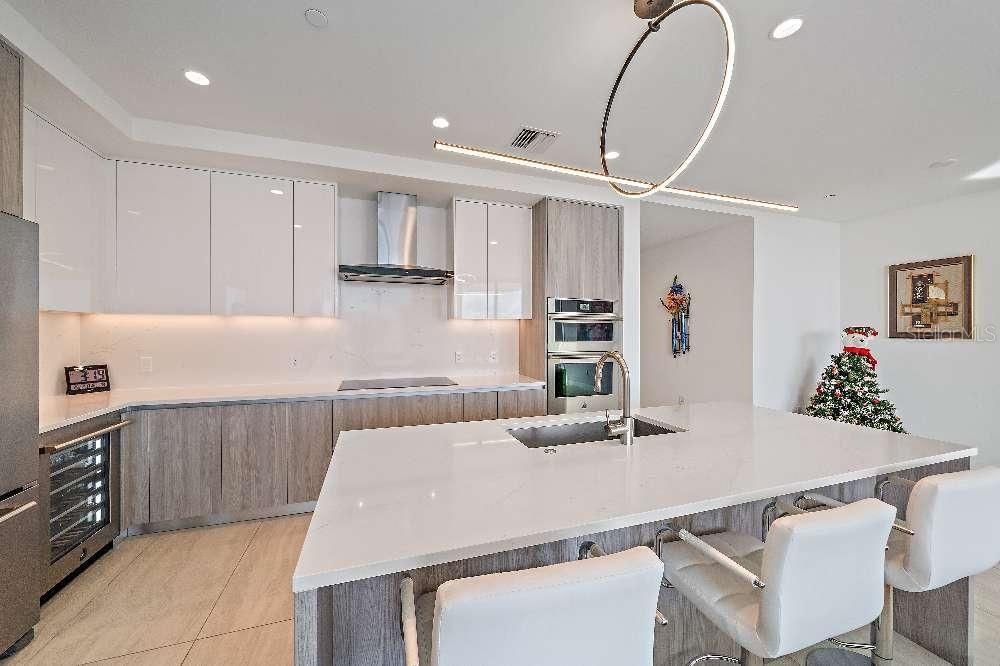 For Sale: $1,590,000 (2 beds, 2 baths, 1578 Square Feet)