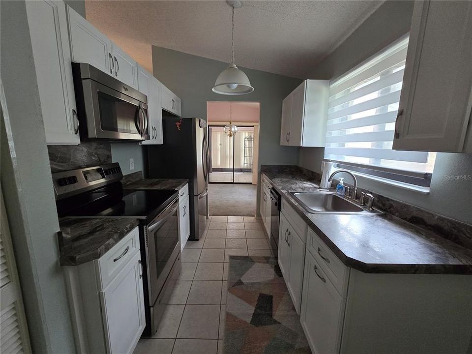 For Rent: $1,450 (2 beds, 2 baths, 1103 Square Feet)