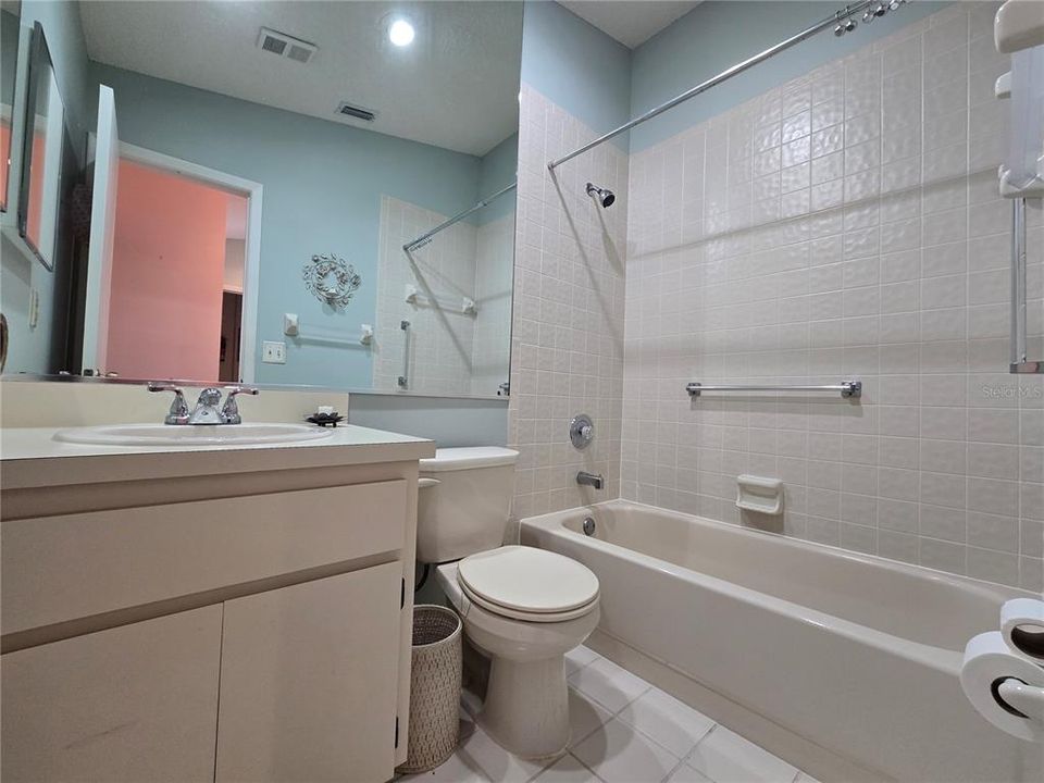 For Rent: $1,450 (2 beds, 2 baths, 1103 Square Feet)