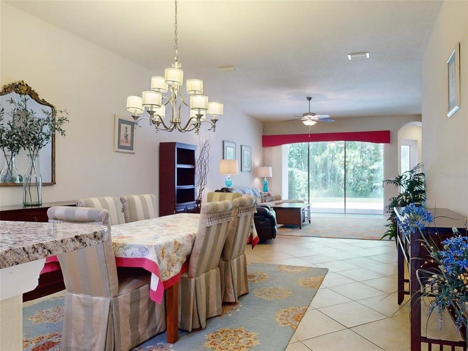 待售: $421,500 (2 贝兹, 2 浴室, 1916 平方英尺)