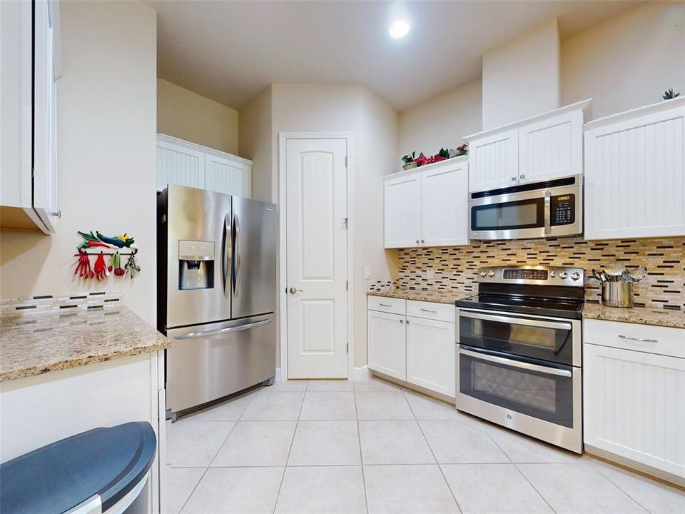 待售: $421,500 (2 贝兹, 2 浴室, 1916 平方英尺)