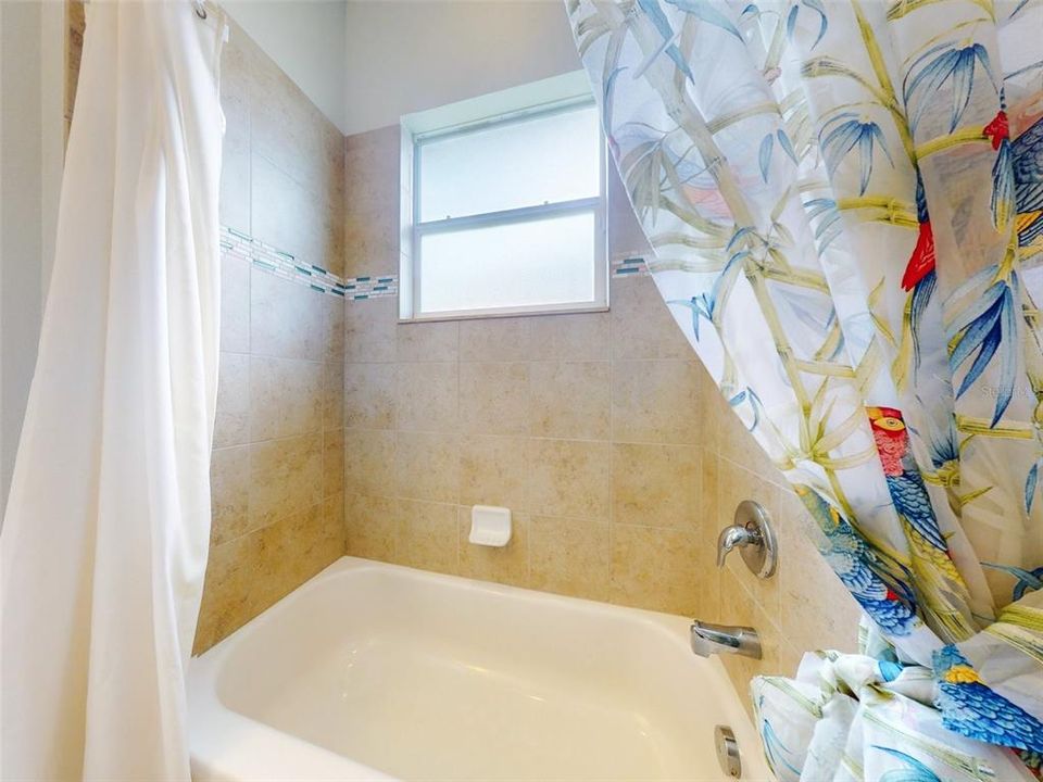 待售: $421,500 (2 贝兹, 2 浴室, 1916 平方英尺)