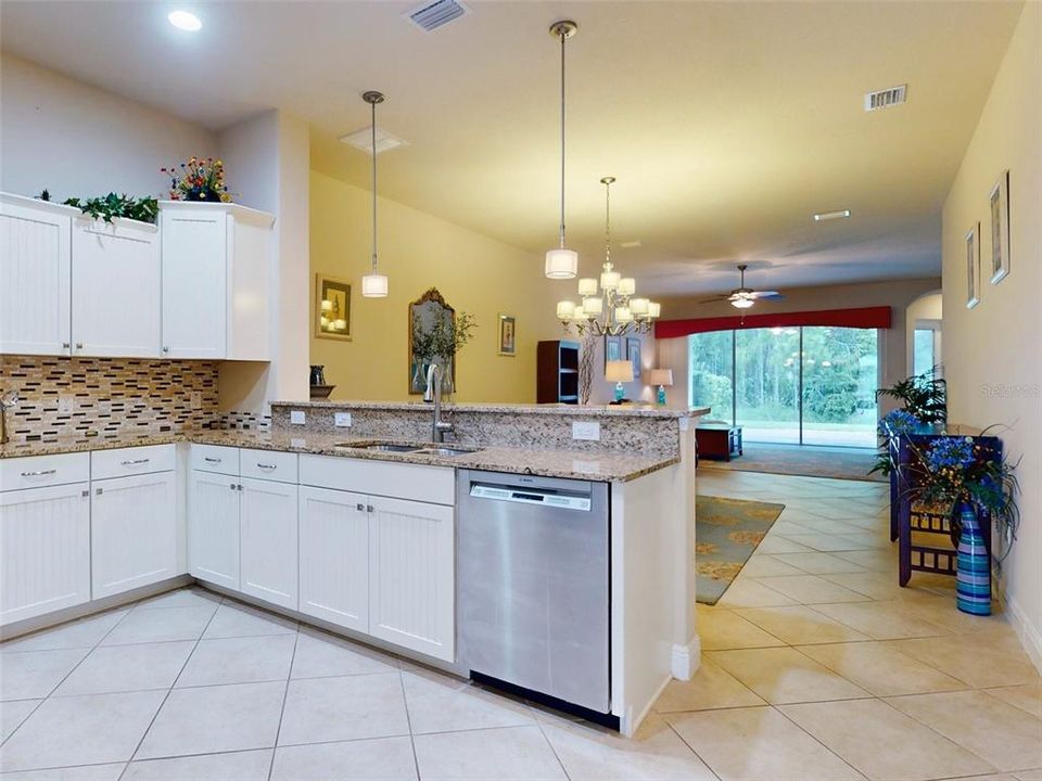 待售: $421,500 (2 贝兹, 2 浴室, 1916 平方英尺)