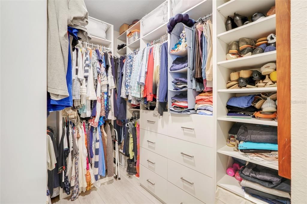 待售: $499,900 (5 贝兹, 2 浴室, 2370 平方英尺)