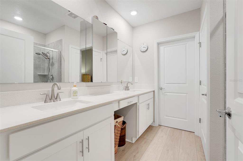 待售: $499,900 (5 贝兹, 2 浴室, 2370 平方英尺)