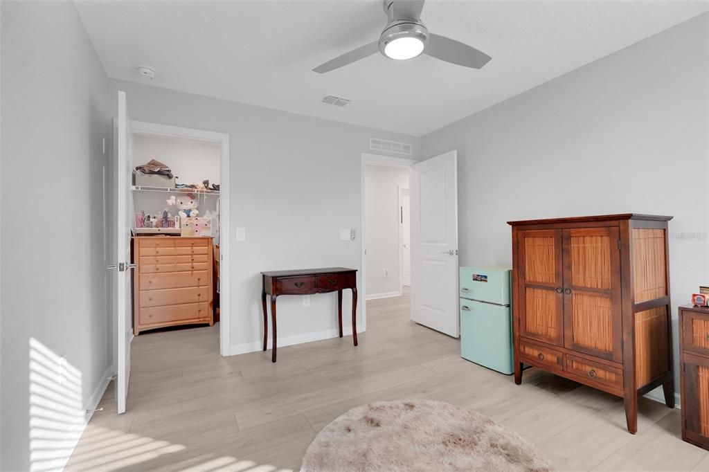 待售: $499,900 (5 贝兹, 2 浴室, 2370 平方英尺)