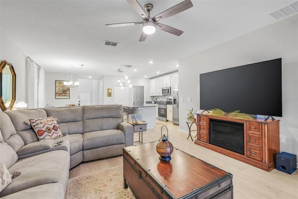 待售: $499,900 (5 贝兹, 2 浴室, 2370 平方英尺)