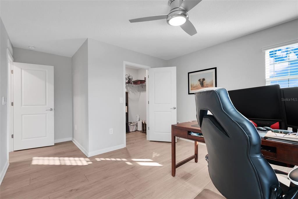 待售: $499,900 (5 贝兹, 2 浴室, 2370 平方英尺)