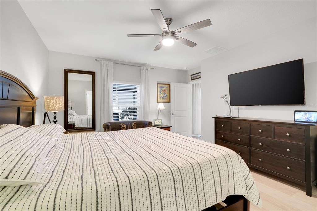 待售: $499,900 (5 贝兹, 2 浴室, 2370 平方英尺)