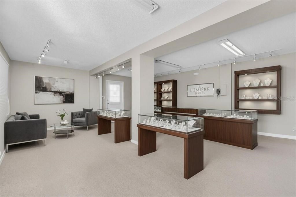 En Venta: $850,000 (2 camas, 2 baños, 2800 Pies cuadrados)