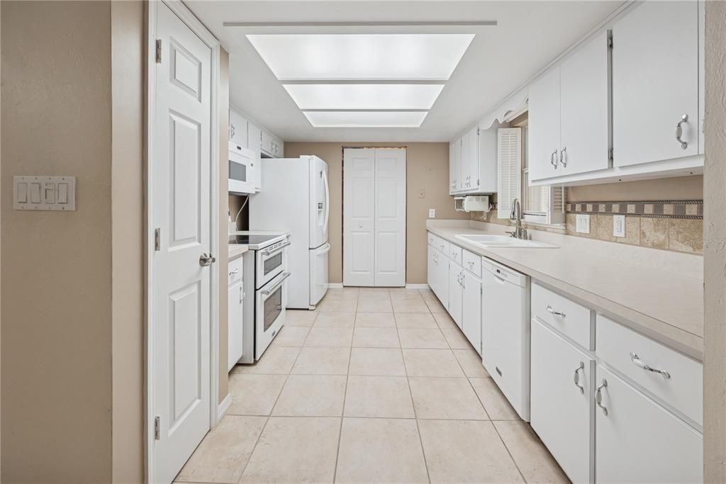 For Sale: $495,000 (3 beds, 2 baths, 1714 Square Feet)