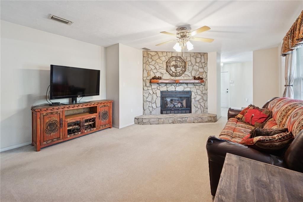 For Sale: $495,000 (3 beds, 2 baths, 1714 Square Feet)