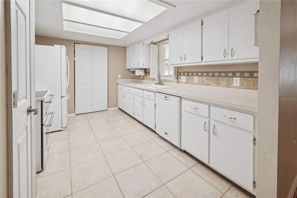 For Sale: $495,000 (3 beds, 2 baths, 1714 Square Feet)