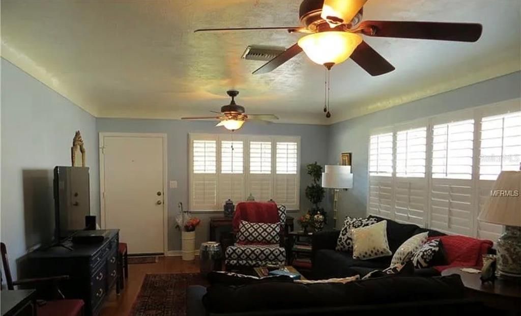 待售: $339,900 (2 贝兹, 1 浴室, 1271 平方英尺)