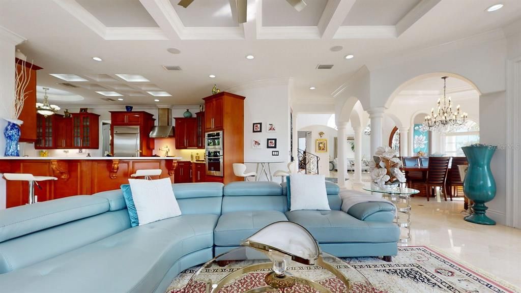 En Venta: $3,399,000 (6 camas, 5 baños, 5837 Pies cuadrados)