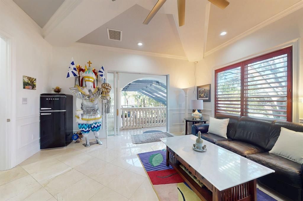 En Venta: $3,399,000 (6 camas, 5 baños, 5837 Pies cuadrados)