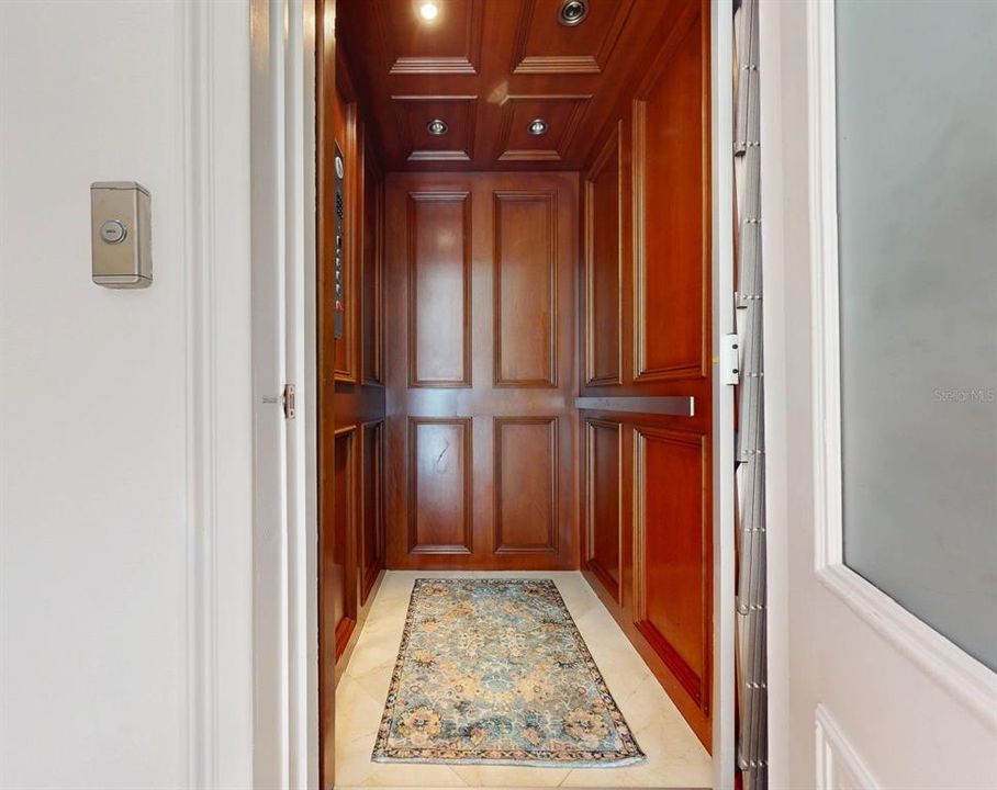 En Venta: $3,399,000 (6 camas, 5 baños, 5837 Pies cuadrados)