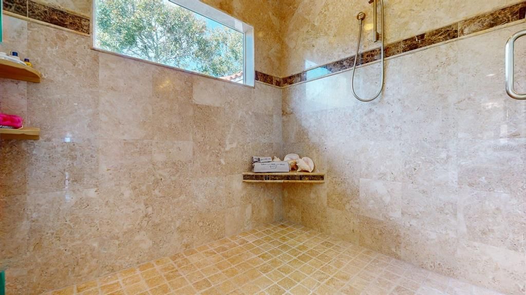 En Venta: $3,399,000 (6 camas, 5 baños, 5837 Pies cuadrados)