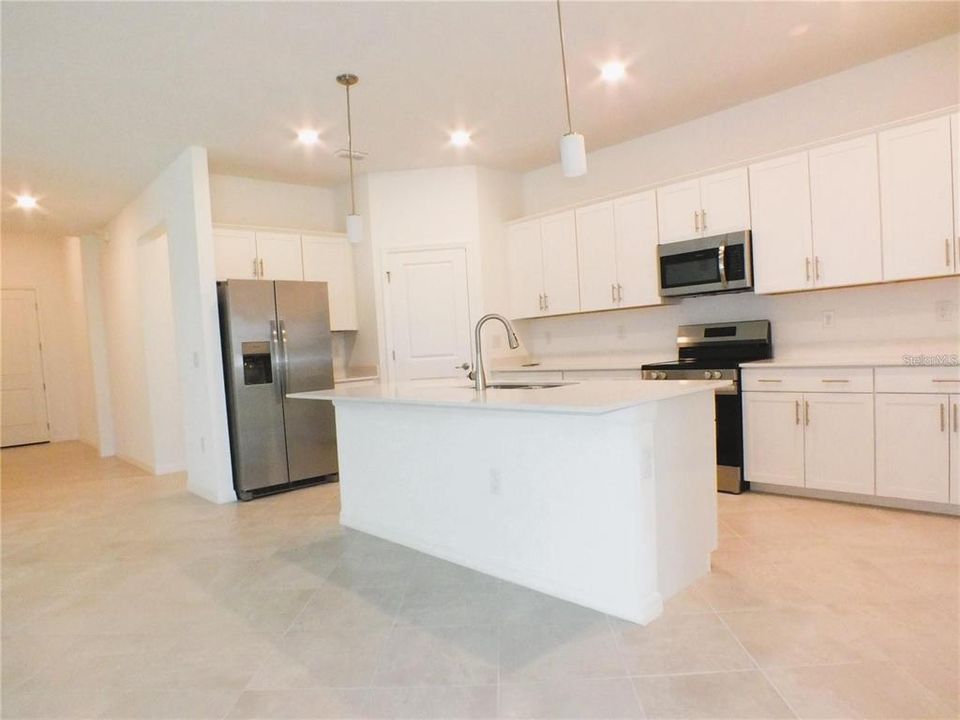 出租: $2,600 (4 贝兹, 3 浴室, 2035 平方英尺)